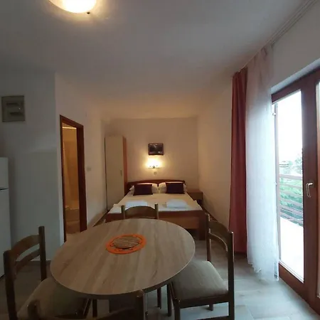 Pelegrin - With Sea View Apartment Zavala