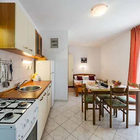 Apartment Pelegrin - With Sea View Zavala