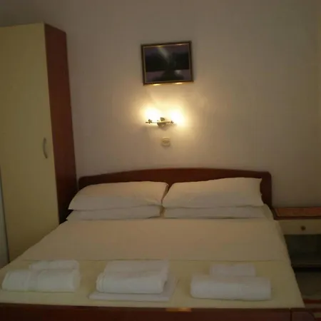 Apartment Pelegrin - With Sea View Zavala