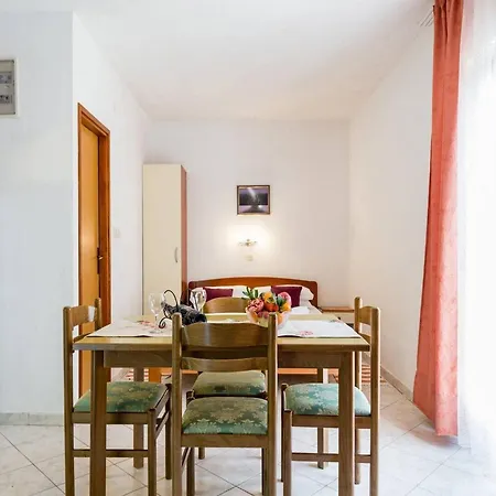 Pelegrin - With Sea View Apartment Zavala
